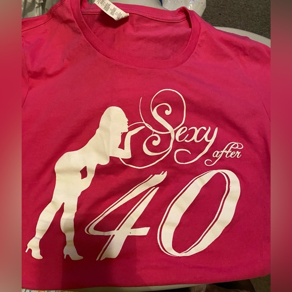 Graphic T-shirt Sexy After 40 - Picture 1 of 5